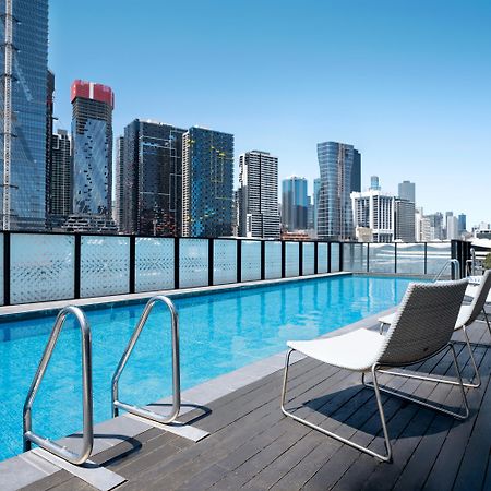 Hotel Peppers Docklands à Ville de Ville de Melbourne Extérieur photo The rooftop pool at the Emporium Hotel Southbank