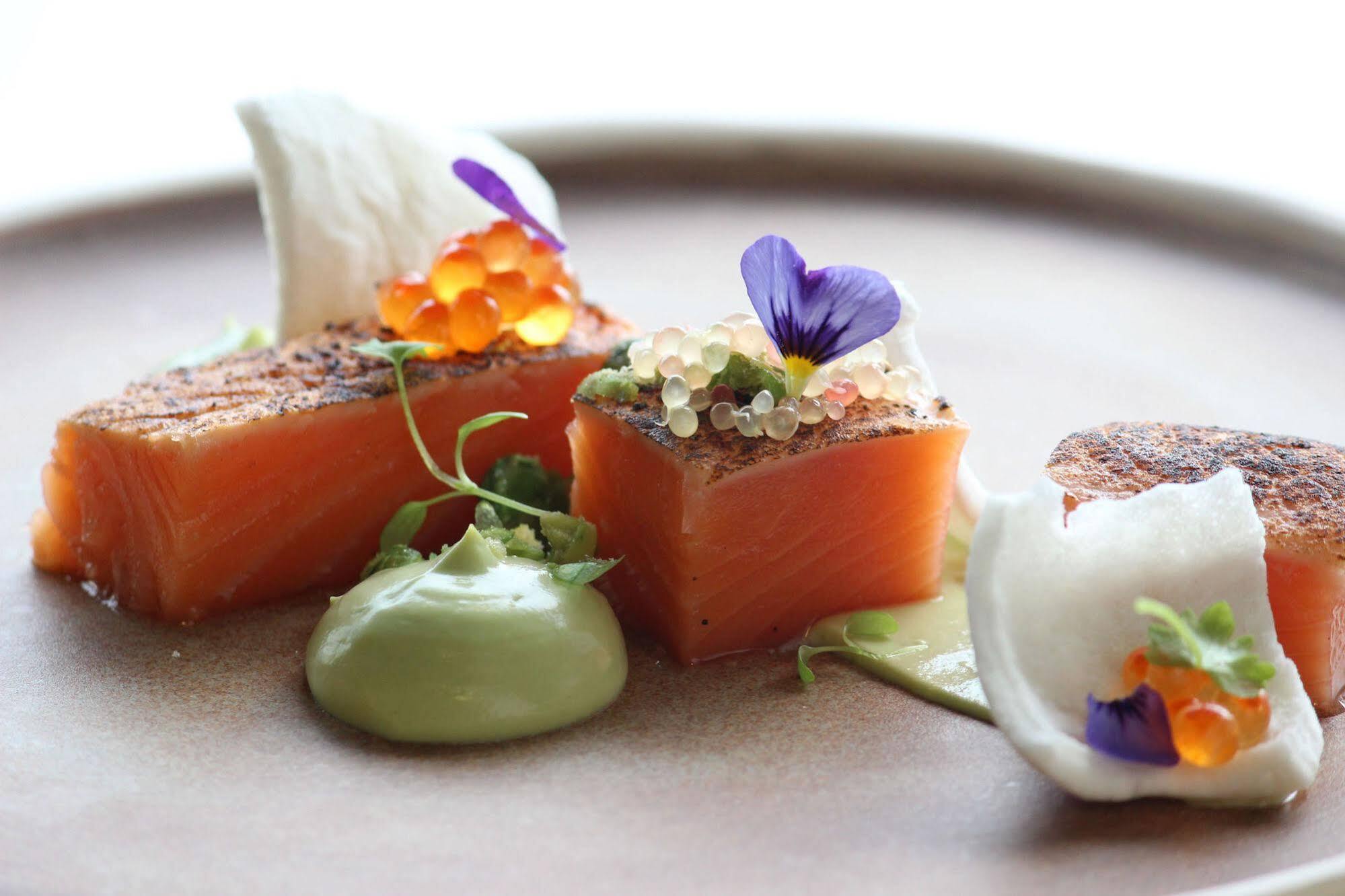 Hotel Peppers Docklands à Ville de Ville de Melbourne Extérieur photo Salmon prepared by the restaurant